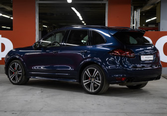 Подержанный автомобиль Porsche Cayenne 2012 года (7 фото)