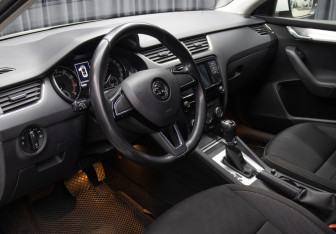 Подержанный автомобиль Skoda Octavia Liftback 2020 года (15 фото)