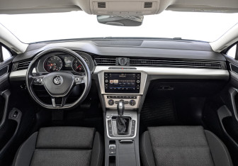 Подержанный автомобиль Volkswagen Passat Sedan 2019 года (14 фото)