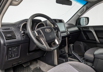 Подержанный автомобиль Toyota Land Cruiser Prado 2010 года (14 фото)