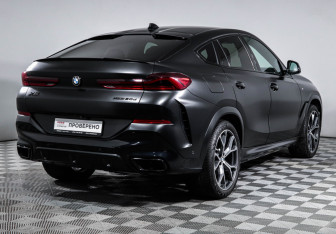 Подержанный автомобиль BMW X6 2021 года (5 фото)