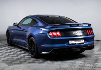 Подержанный автомобиль Ford Mustang Coupe 2018 года (7 фото)
