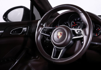 Подержанный автомобиль Porsche Cayenne 2015 года (13 фото)