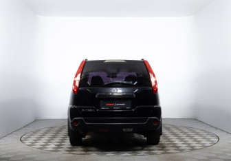 Подержанный автомобиль Nissan X-Trail 2012 года (6 фото)