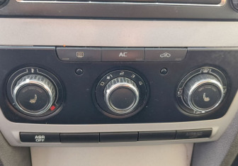 Подержанный автомобиль Skoda Octavia Liftback 2011 года (16 фото)