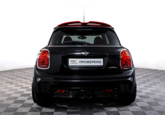 Подержанный автомобиль MINI Hatch 2016 года (6 фото)