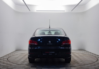 Подержанный автомобиль Peugeot 408 2013 года (6 фото)
