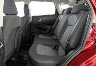 Подержанный автомобиль Nissan Qashqai 2013 года (18 фото)