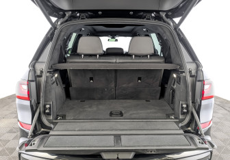 Подержанный автомобиль BMW X7 2020 года (10 фото)