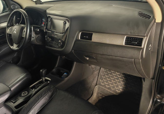 Подержанный автомобиль Mitsubishi Outlander 2014 года (10 фото)