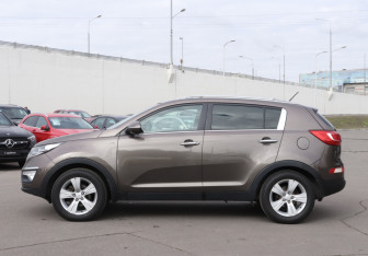 Подержанный автомобиль Kia Sportage 2010 года (8 фото)