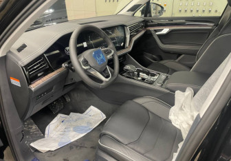 Новый Volkswagen Touareg 2025 (4 фото)