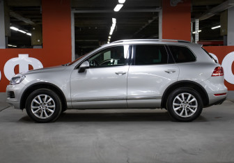 Подержанный автомобиль Volkswagen Touareg 2011 года (8 фото)