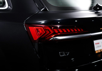 Подержанный автомобиль Audi Q7 2020 года (17 фото)
