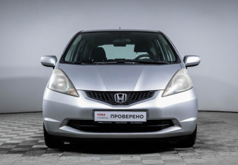Подержанный автомобиль Honda Jazz 2009 года (2 фото)