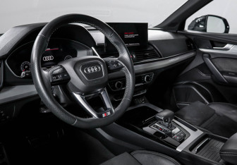 Подержанный автомобиль Audi Q5 2021 года (14 фото)