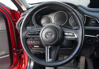 Подержанный автомобиль Mazda CX-30 2021 года (17 фото)