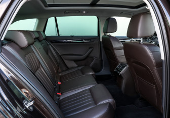 Подержанный автомобиль Skoda Superb Wagon 2016 года (11 фото)