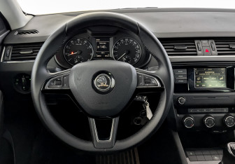 Подержанный автомобиль Skoda Octavia Liftback 2015 года (21 фото)