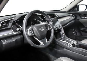 Подержанный автомобиль Honda Civic Sedan 2017 года (9 фото)