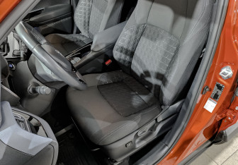 Подержанный автомобиль Toyota C-HR 2021 года (20 фото)
