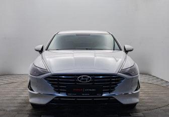 Подержанный автомобиль Hyundai Sonata 2021 года (8 фото)