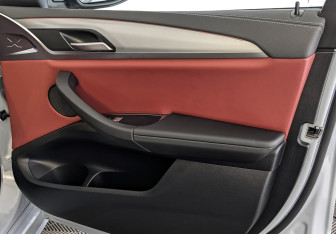 Подержанный автомобиль BMW X4 2024 года (24 фото)