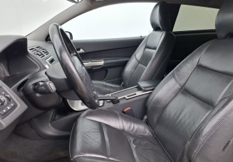 Подержанный автомобиль Volvo C30 2007 года (10 фото)