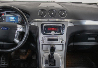 Подержанный автомобиль Ford S-MAX 2008 года (14 фото)