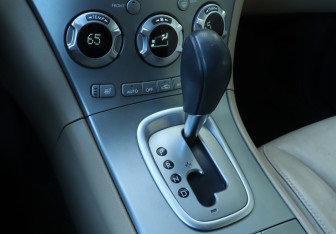 Подержанный автомобиль Subaru Tribeca 2006 года (14 фото)