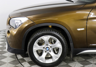 Подержанный автомобиль BMW X1 2009 года (8 фото)