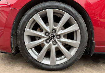 Подержанный автомобиль Mazda 3 Hatchback 2019 года (9 фото)