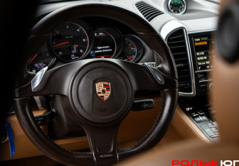 Подержанный автомобиль Porsche Cayenne 2014 года (11 фото)