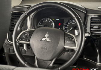 Подержанный автомобиль Mitsubishi Outlander 2012 года (13 фото)