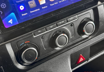 Подержанный автомобиль Volkswagen Caravelle 2010 года (12 фото)