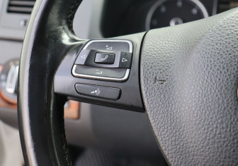 Подержанный автомобиль Volkswagen Multivan 2013 года (15 фото)
