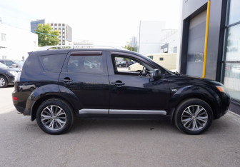 Подержанный автомобиль Mitsubishi Outlander 2008 года (4 фото)