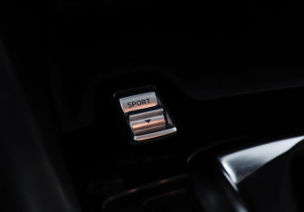 Подержанный автомобиль Mazda 3 Hatchback 2016 года (17 фото)