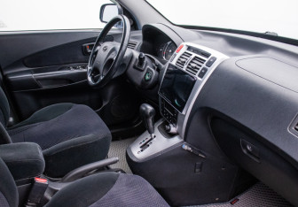 Подержанный автомобиль Hyundai Tucson 2006 года (10 фото)