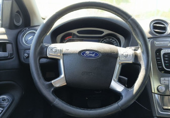 Подержанный автомобиль Ford Mondeo Sedan 2010 года (12 фото)