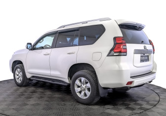 Подержанный автомобиль Toyota Land Cruiser Prado 2021 года (7 фото)