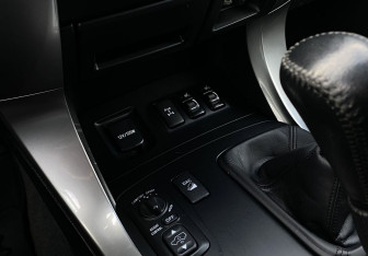 Подержанный автомобиль Toyota Land Cruiser Prado 2004 года (15 фото)