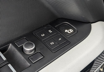 Подержанный автомобиль Land Rover Defender Suv 2020 года (26 фото)