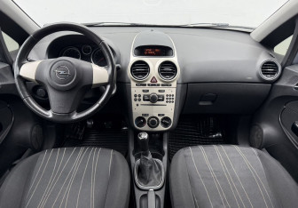 Подержанный автомобиль Opel Corsa 2007 года (12 фото)