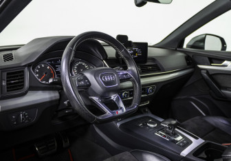Подержанный автомобиль Audi Q5 2017 года (10 фото)