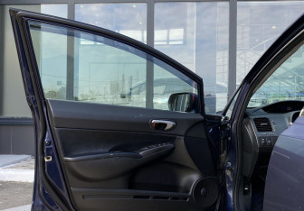 Подержанный автомобиль Honda Civic Sedan 2008 года (16 фото)