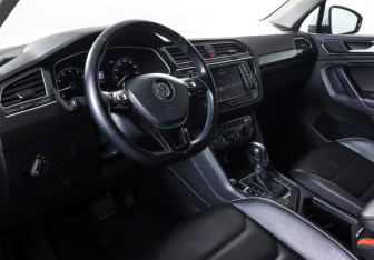 Подержанный автомобиль Volkswagen Tiguan 2017 года (15 фото)