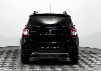 Подержанный автомобиль Renault Sandero 2017 года (4 фото)