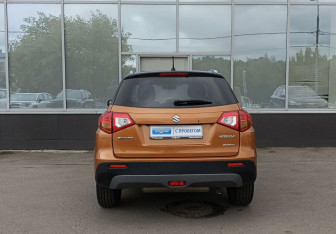 Подержанный автомобиль Suzuki Vitara 2017 года (6 фото)