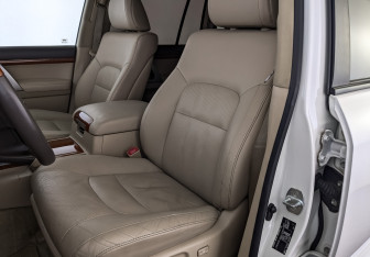 Подержанный автомобиль Toyota Land Cruiser Suv 2014 года (16 фото)